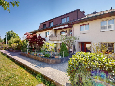 Grosszügige 5-Zimmer-Wohnung mit zwei Balkonen und Lift image 1