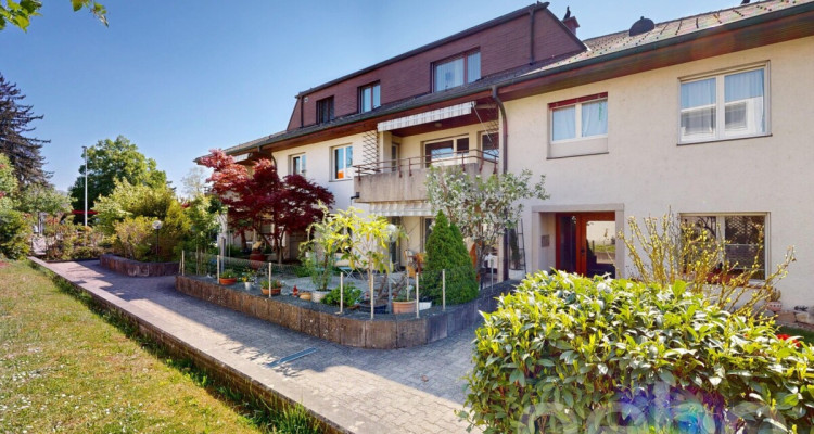 Grosszügige 5-Zimmer-Wohnung mit zwei Balkonen und Lift image 1