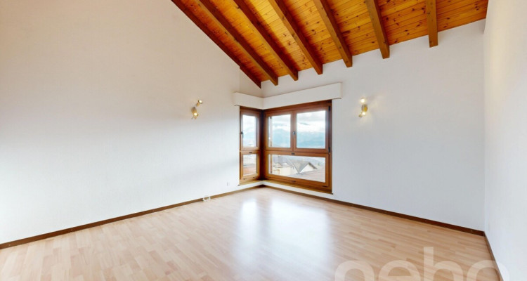 Grande maison avec appartement 2.5 indépendant - Vue dégagée image 5