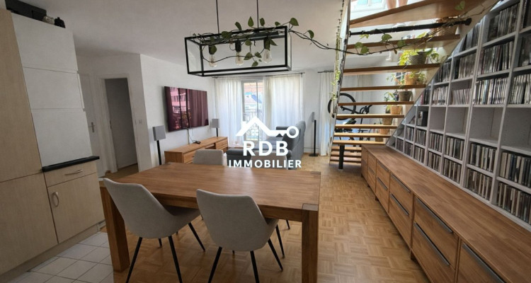 Appartement en duplex de 4,5 pièces au 7ème étage situé à Acacias 1227 image 1