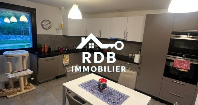 Appartement de 6 pièces au 3ème étage situé à Satigny 1242 image 3