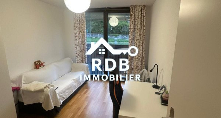 Appartement de 6 pièces au 3ème étage situé à Satigny 1242 image 6