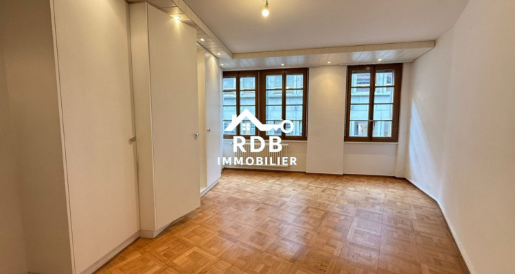 Appartement de 3 pièces au 3ème étage situé à Genève 1204 image 1