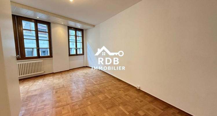 Appartement de 3 pièces au 3ème étage situé à Genève 1204 image 2