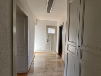 Appartement lumineux en centre-ville image 4