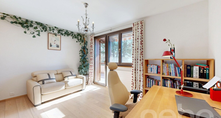 A 5 minutes dAubonne: grande villa nichée dans un écrin de verdure image 5