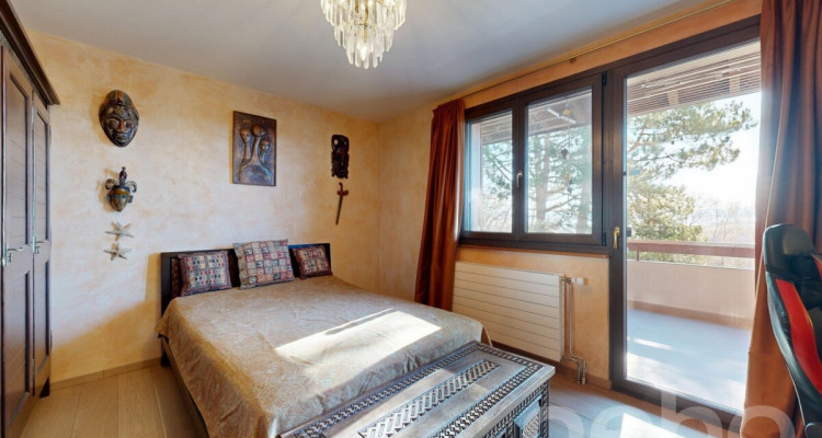 A 5 minutes dAubonne: grande villa nichée dans un écrin de verdure image 7