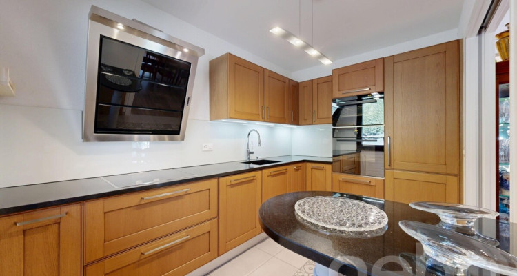 A 5 minutes dAubonne: grande villa nichée dans un écrin de verdure image 8