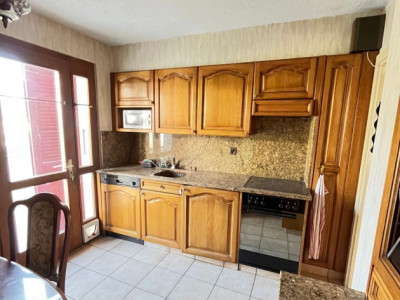 Le Charme de Châtaignier : Maison villageoise à fort potentiel et vue dégagée image 6