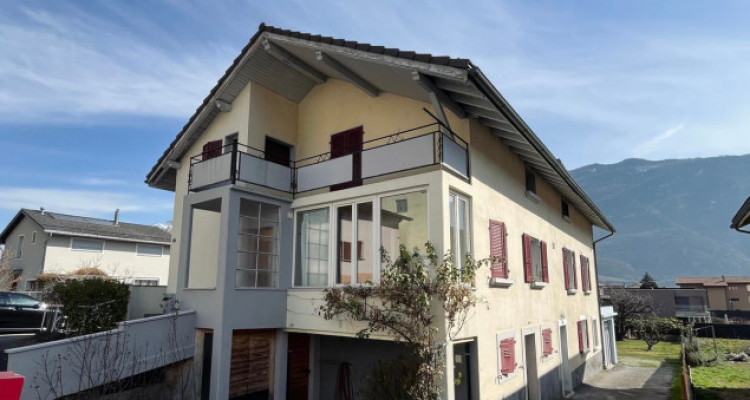 Le Charme de Châtaignier : Maison villageoise à fort potentiel et vue dégagée image 2