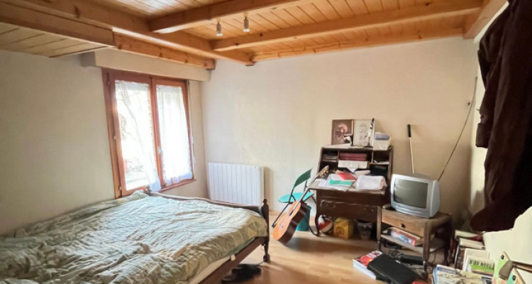 Le Charme de Châtaignier : Maison villageoise à fort potentiel et vue dégagée image 4