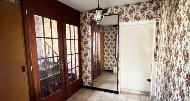 Le Charme de Châtaignier : Maison villageoise à fort potentiel et vue dégagée image 5