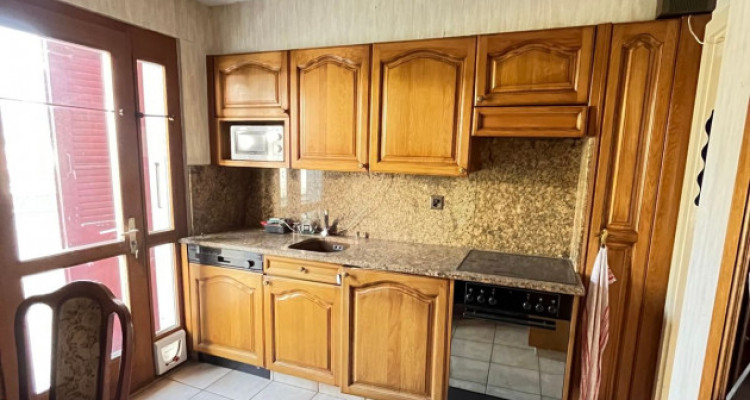 Le Charme de Châtaignier : Maison villageoise à fort potentiel et vue dégagée image 6