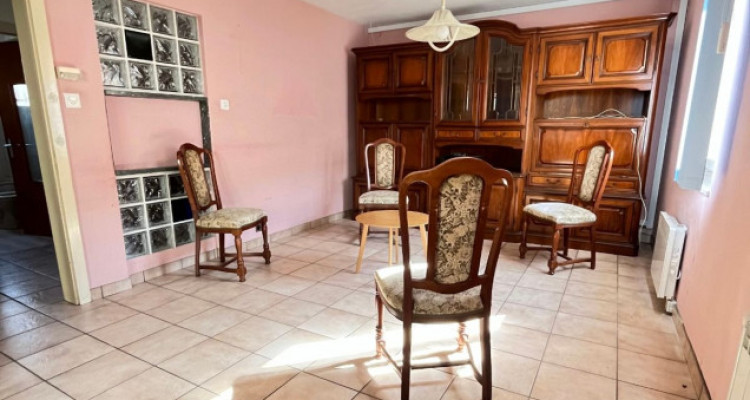 Le Charme de Châtaignier : Maison villageoise à fort potentiel et vue dégagée image 7