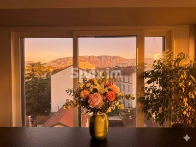 Spectacular loft, suspended above the city image 4