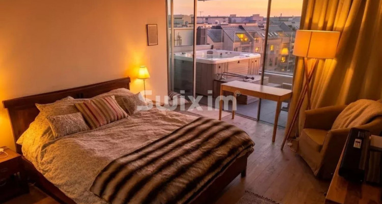 Spectacular loft, suspended above the city image 3