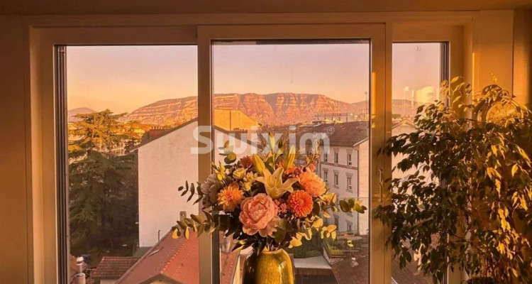 Spectacular loft, suspended above the city image 4