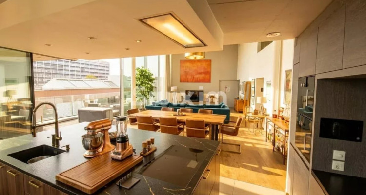 Spectacular loft, suspended above the city image 6