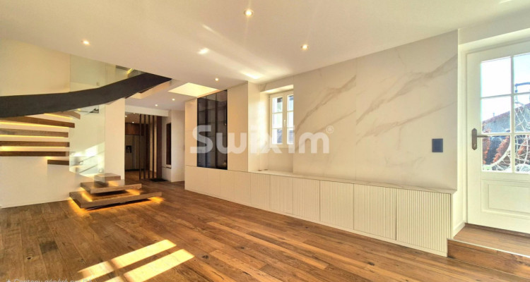 CONTEMPORARY ARCHITECT-DESIGNED VILLA NESTLED IN AN AUTHENTIC VILLAGE HOUSE image 2