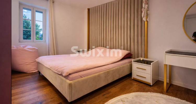 CONTEMPORARY ARCHITECT-DESIGNED VILLA NESTLED IN AN AUTHENTIC VILLAGE HOUSE image 8