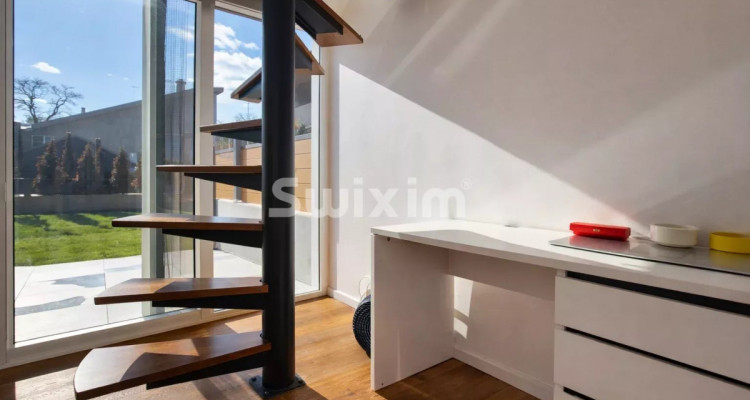 CONTEMPORARY ARCHITECT-DESIGNED VILLA NESTLED IN AN AUTHENTIC VILLAGE HOUSE image 9