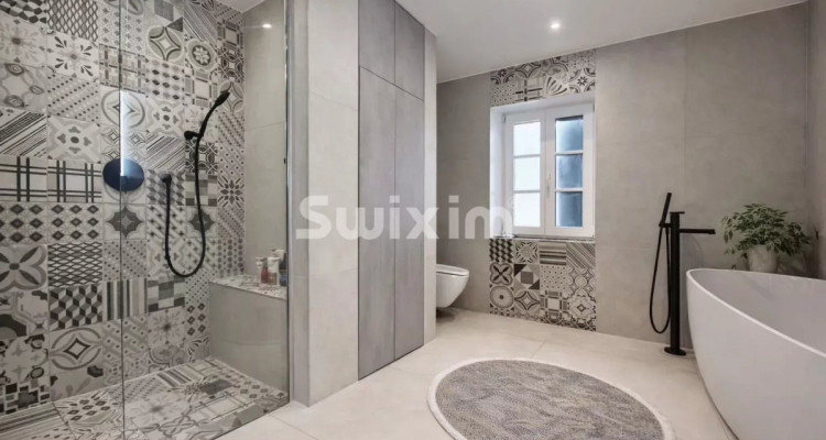 CONTEMPORARY ARCHITECT-DESIGNED VILLA NESTLED IN AN AUTHENTIC VILLAGE HOUSE image 10