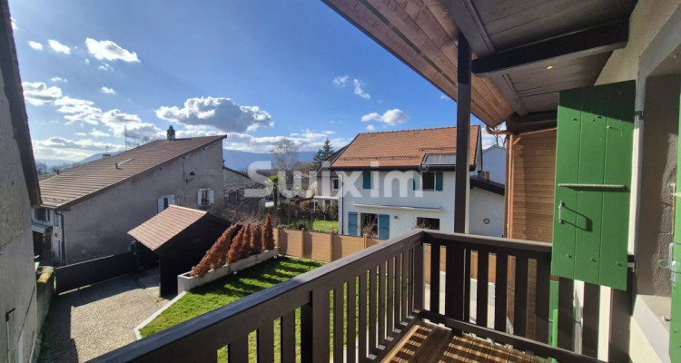 CONTEMPORARY ARCHITECT-DESIGNED VILLA NESTLED IN AN AUTHENTIC VILLAGE HOUSE image 11