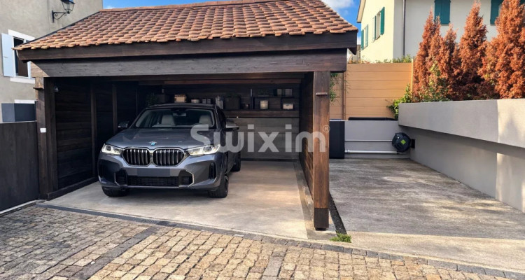 CONTEMPORARY ARCHITECT-DESIGNED VILLA NESTLED IN AN AUTHENTIC VILLAGE HOUSE image 12