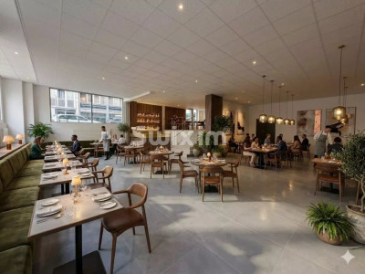 Spacious arcade in the heart of Geneva image 2