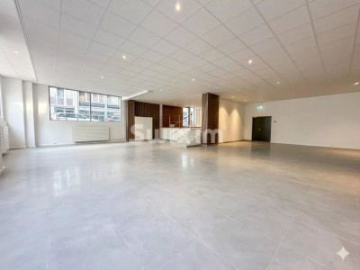 Spacious arcade in the heart of Geneva image 3