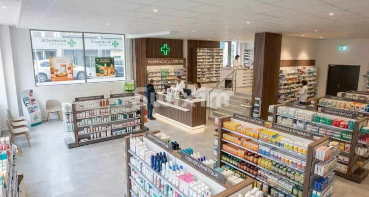 Spacious arcade in the heart of Geneva image 1