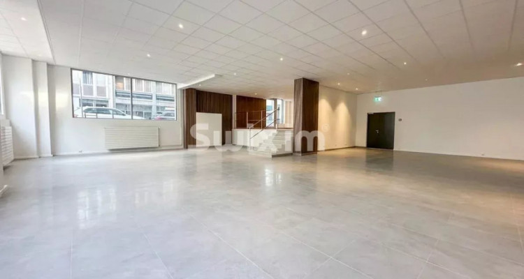 Spacious arcade in the heart of Geneva image 3