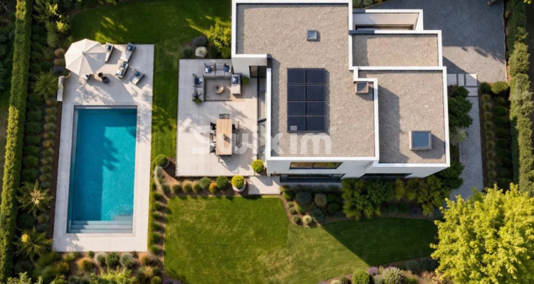 Contemporary mansion image 1