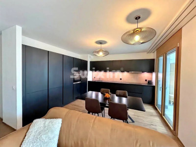 EXCLUSIVE - Aux Celliers, a bright 4-room apartment with large waterfront terrace image 2