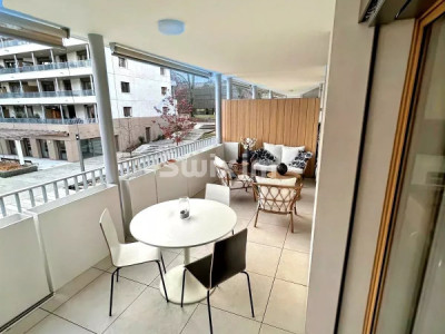 EXCLUSIVE - Aux Celliers, a bright 4-room apartment with large waterfront terrace image 5
