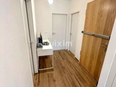 EXCLUSIVE - Aux Celliers, a bright 4-room apartment with large waterfront terrace image 8