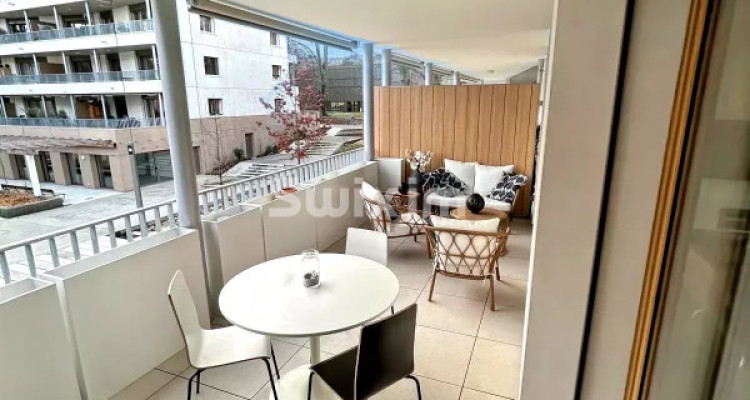 EXCLUSIVE - Aux Celliers, a bright 4-room apartment with large waterfront terrace image 5