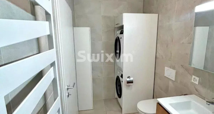 EXCLUSIVE - Aux Celliers, a bright 4-room apartment with large waterfront terrace image 6