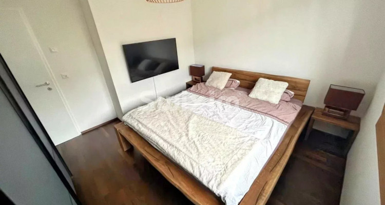 EXCLUSIVE - Aux Celliers, a bright 4-room apartment with large waterfront terrace image 10