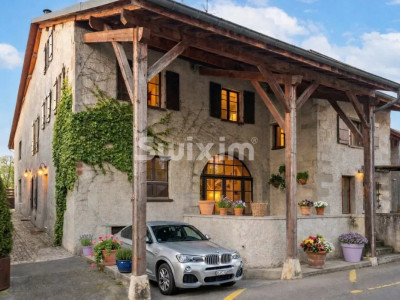 Exclusive: Bright 5-room village house eligible for CASATAX, with terrace, garage, and great character image 1
