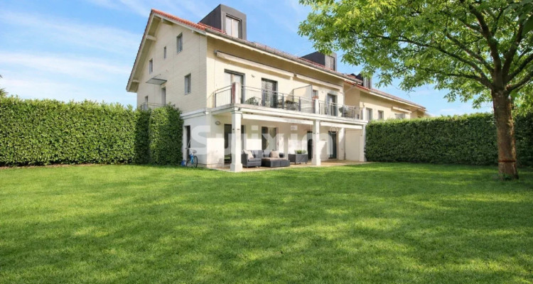 Vaste rez-de-jardin occupant seul son étage image 1