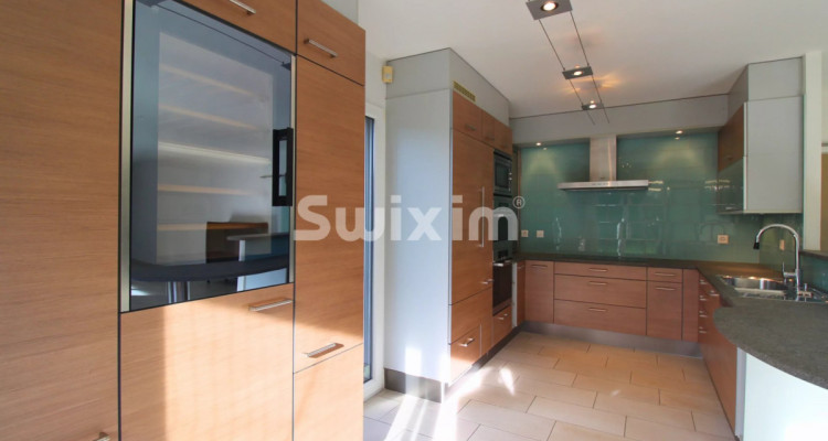 Vaste rez-de-jardin occupant seul son étage image 3