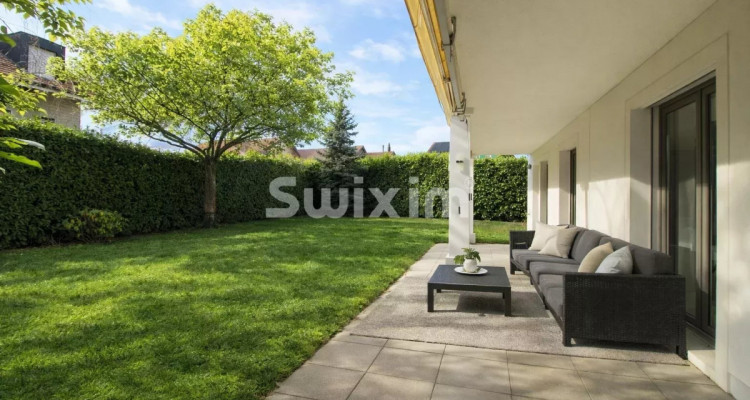 Vaste rez-de-jardin occupant seul son étage image 6