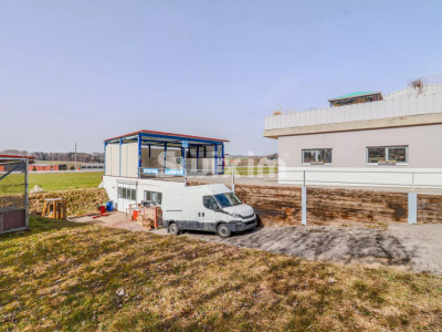 Loft industriel unique 220m² · Complexe mixte générateur de revenus · Rendement jusquà 7.09% image 9