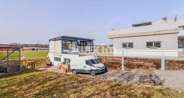 Loft industriel unique 220m² · Complexe mixte générateur de revenus · Rendement jusquà 7.09% image 9