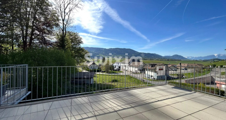 Exclusivité ! Superbe attique avec une vue dégagée sur les montagnes ! image 1