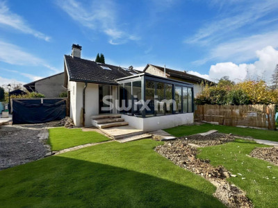 Modern village house in Vernier with separate apartment image 1