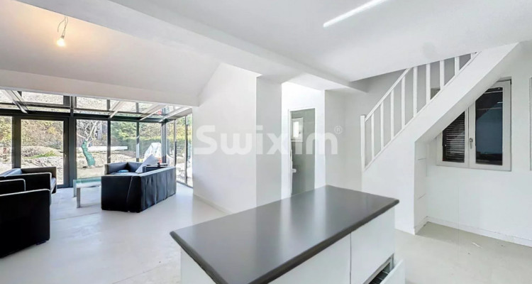 Modern village house in Vernier with separate apartment image 3