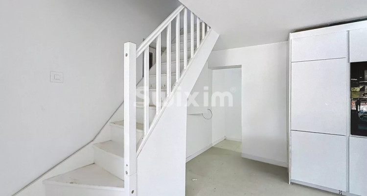 Modern village house in Vernier with separate apartment image 4