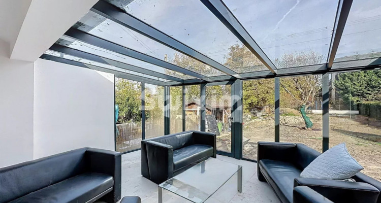 Modern village house in Vernier with separate apartment image 6